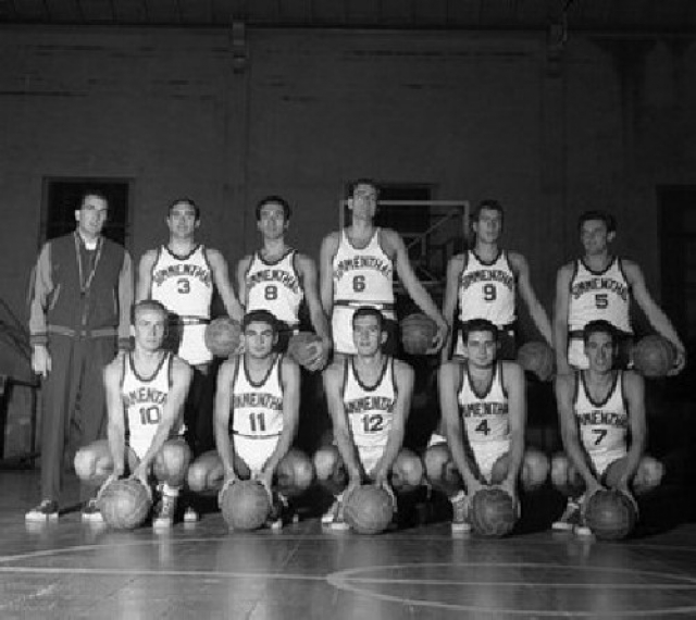 Simmenthal Campione d'Italia 1957- 58: in piedi Rubini, Romunutti, Gamba, Ban Salle, Sardagna, Pagani. In ginocchio Riminucci, Zappelli, Galletti, Volpato Pieri.